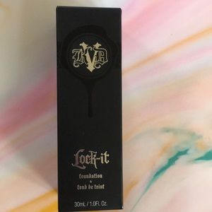 Kat Von D Lock-it Foundation in Light 42